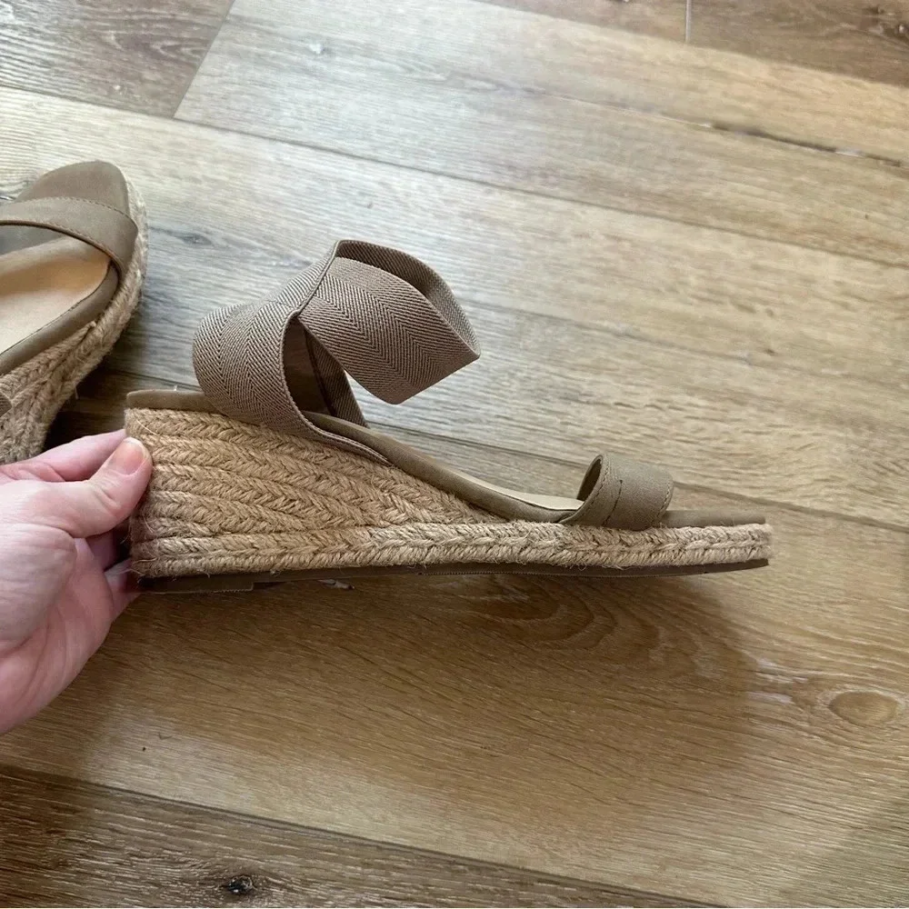 C Comfort Women's Neutral Tan/ Tauge Slip-On with Ankle Strap Wedges Size 8M GUC